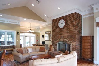Eagle Harbor Apartments in Carrollton, VA - Foto de edificio - Interior Photo