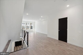 5608 Florence Ave in Philadelphia, PA - Building Photo - Building Photo