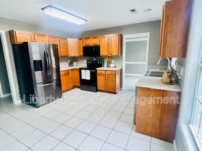 391 Crystal Spring Dr in Sanford, NC - Building Photo - Building Photo