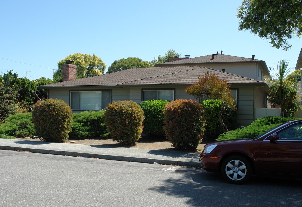 899 Bing Dr in Santa Clara, CA - Foto de edificio