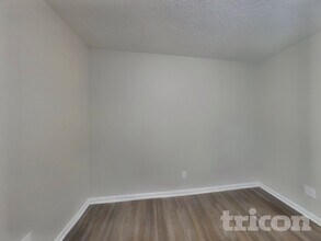 1256 Odell Ln in Greenwood, IN - Foto de edificio - Building Photo