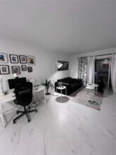 2970 NE 16th Ave, Unit 111 in Oakland Park, FL - Building Photo - Building Photo