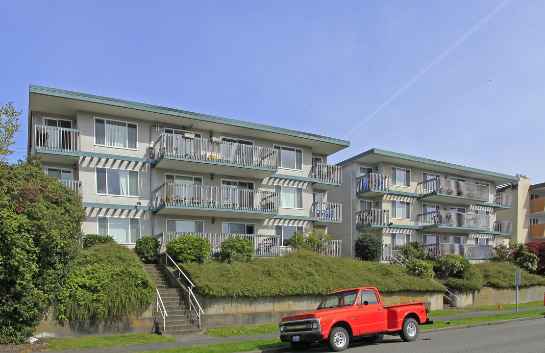 Marine View in Everett, WA - Building Photo