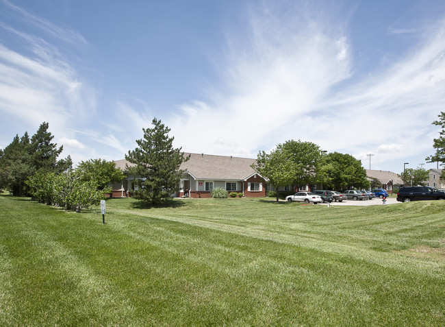 Country Acres in Wichita, KS - Foto de edificio - Building Photo