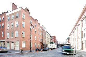 227-231 Water St in New York, NY - Foto de edificio - Building Photo