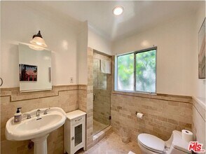 938 6th St in Santa Monica, CA - Building Photo - Building Photo