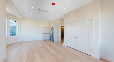 1510 N Shore Rd in Revere, MA - Building Photo - Building Photo