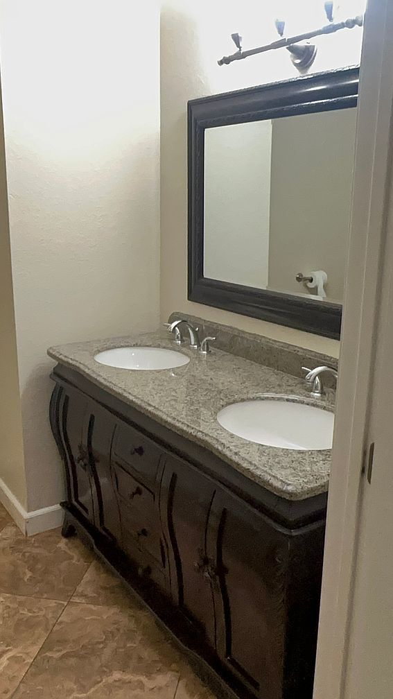 8099 Coulter Ct in Bakersfield, CA - Building Photo - Building Photo