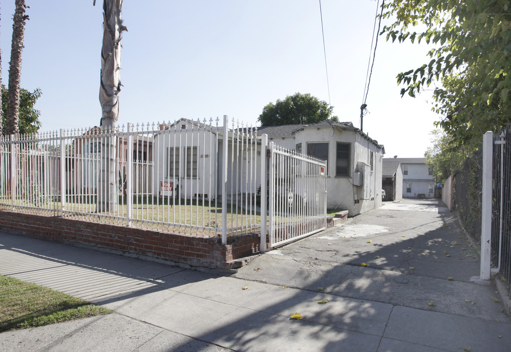 11610-11612 1/2 Hamlin St in North Hollywood, CA - Building Photo