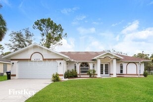 4390 La France Ave in North Port, FL - Building Photo