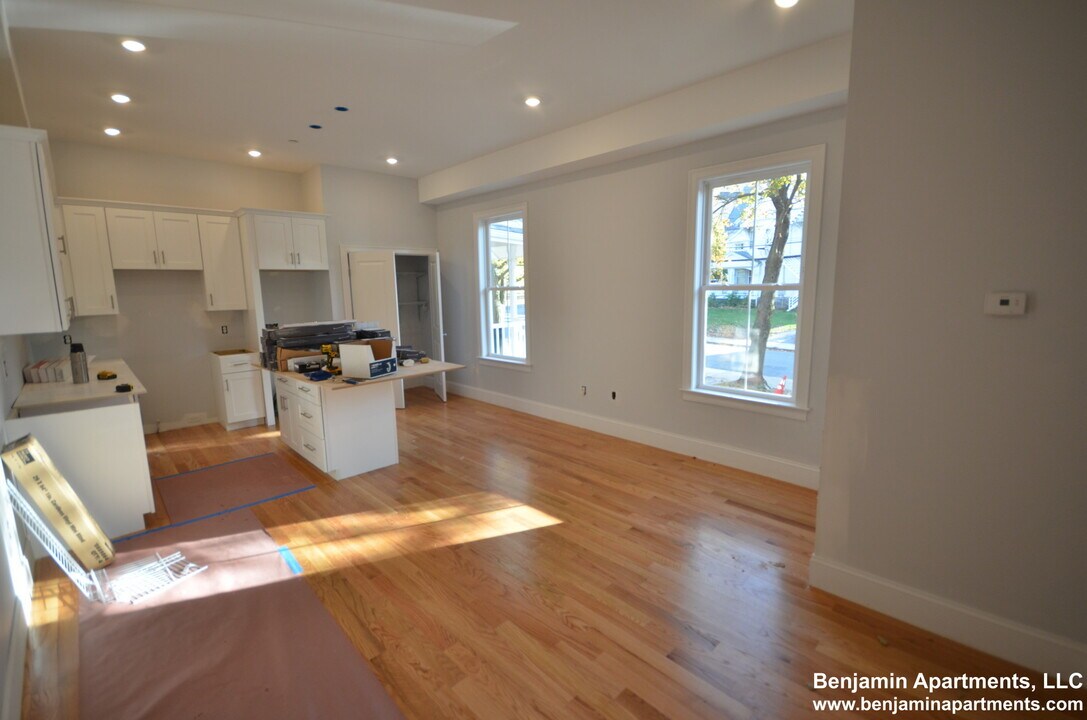 21 Murdock St, Unit 5 in Boston, MA - Building Photo