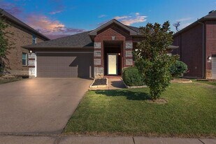 2233 Cavalry Dr in Fort Worth, TX - Building Photo