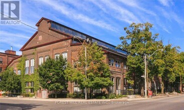 1100-1100 Lansdowne Ave in Toronto, ON - Building Photo - Building Photo