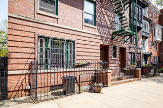 33 Hampton Pl in Brooklyn, NY - Building Photo - Building Photo