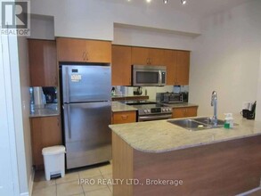 388-388 Prince of Wales Dr in Mississauga, ON - Building Photo - Building Photo