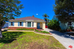 6353 W 82nd St in Los Angeles, CA - Building Photo