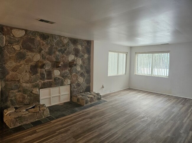 1651 Stirling Ave in Pontiac, MI - Building Photo - Building Photo