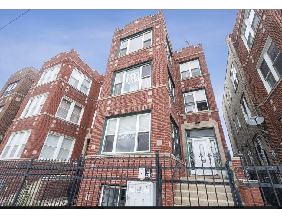 3230 W Augusta Blvd, Unit #2 in Chicago, IL - Building Photo