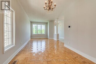 4916 Huron Heights Dr in Mississauga, ON - Building Photo - Building Photo