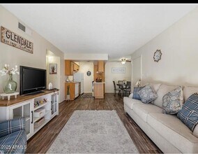 5750 N 59th Ave, Unit 2 in Glendale, AZ - Building Photo - Building Photo