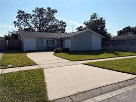 5746 103rd Ave N in Pinellas Park, FL - Building Photo