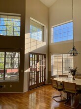 11831 Courtleigh Dr in Los Angeles, CA - Foto de edificio - Building Photo