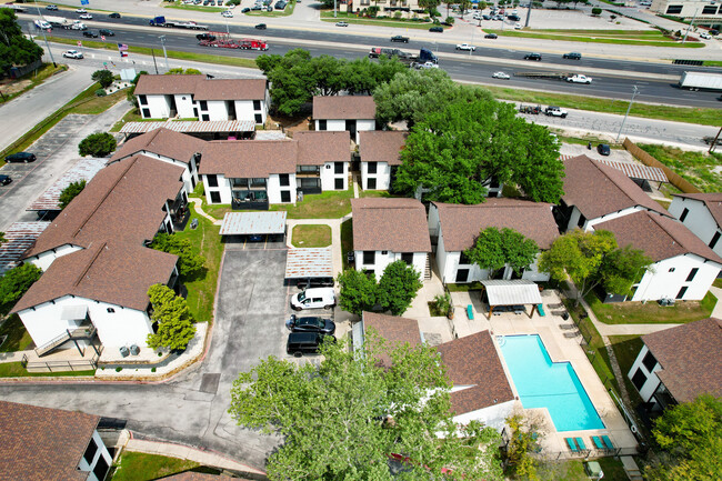 LakeHaus @ Dunlap in New Braunfels, TX - Foto de edificio - Building Photo