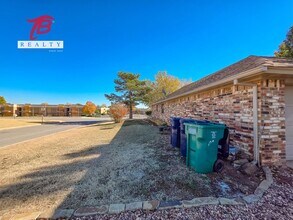 6811 Lyrewood Ln in Oklahoma City, OK - Building Photo - Building Photo
