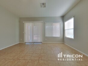 19226 W Monroe St in Buckeye, AZ - Foto de edificio - Building Photo
