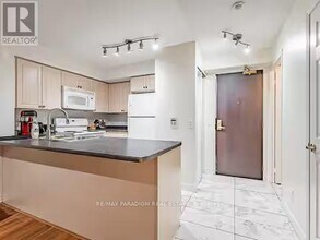 30 Grand Trunk Crescent in Toronto, ON - Building Photo - Building Photo