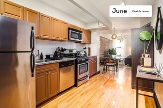 356 W 39th St in New York, NY - Building Photo - Building Photo
