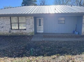 1160 Fairfax St in Paris, TX - Building Photo