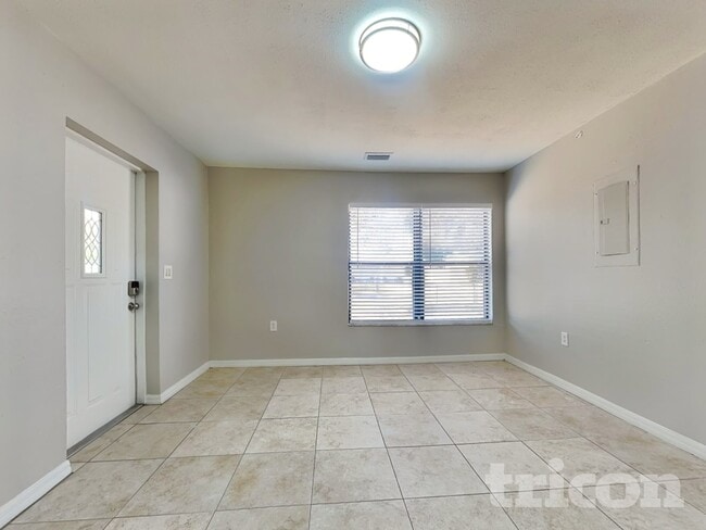 14931 Pine Crest Rd in Tampa, FL - Building Photo - Building Photo