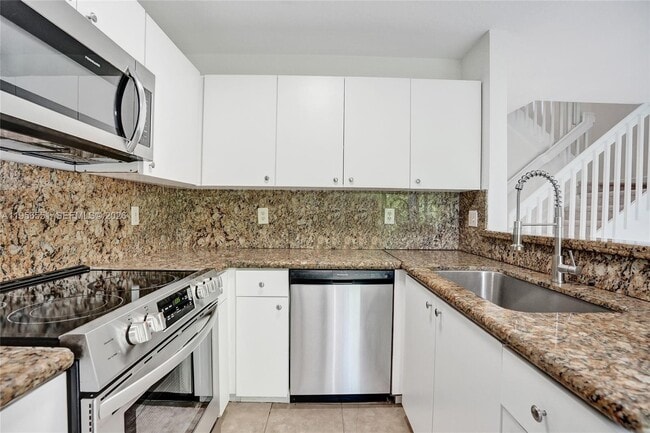 5409 SW 41st St in Pembroke Park, FL - Building Photo - Building Photo