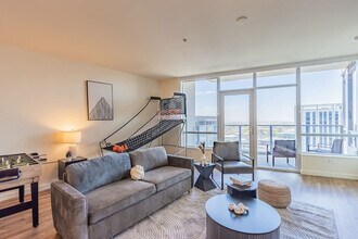 44 W Monroe St in Phoenix, AZ - Foto de edificio - Building Photo