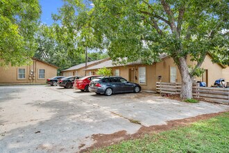 1450 River Rd in San Marcos, TX - Foto de edificio - Building Photo