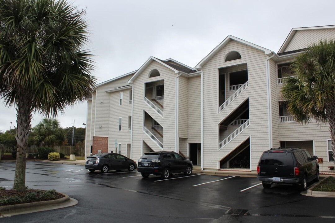 633 Spencer-Farlow Dr in Carolina Beach, NC - Building Photo