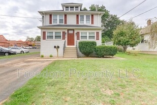 18 Peck St in Berlin, CT - Building Photo