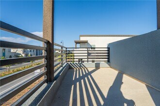 3248 Waterstone Ave in Henderson, NV - Foto de edificio - Building Photo