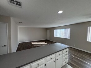 623 E Cedar Ave in Burbank, CA - Building Photo - Building Photo