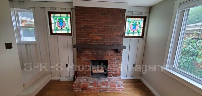 333 Akron Ave in Pittsburgh, PA - Building Photo - Building Photo