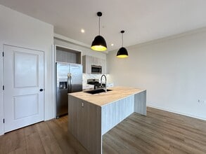 6340 W Belmont Ave in Chicago, IL - Foto de edificio - Building Photo