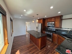 2535 Mary St in Montrose, CA - Building Photo - Building Photo