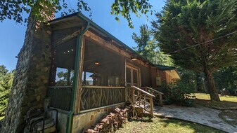 1032 Brightwater Dr in Hendersonville, NC - Building Photo