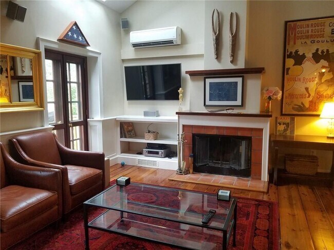 113 Coggeshall Ave in Newport, RI - Building Photo - Building Photo