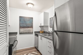 2562 M Pl NE in Auburn, WA - Foto de edificio - Building Photo