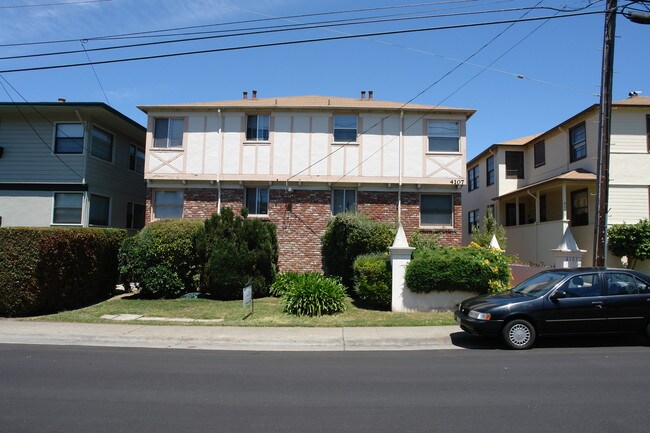 4107 Beresford St in San Mateo, CA - Foto de edificio - Building Photo