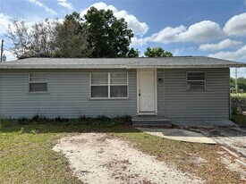 5237 1st St in Zephyrhills, FL - Building Photo