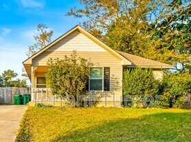 13300 St Martin Dr in Ocean Springs, MS - Building Photo