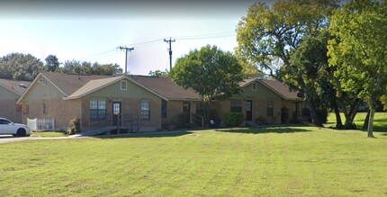 Trinity Oaks in Kirby, TX - Foto de edificio - Primary Photo